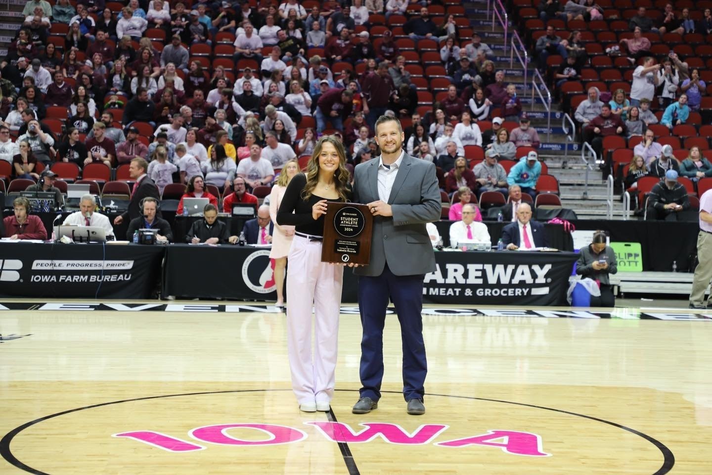 Izzy Roorday-2024 Iowa Bankers Association Student Athlete Achievement Award 